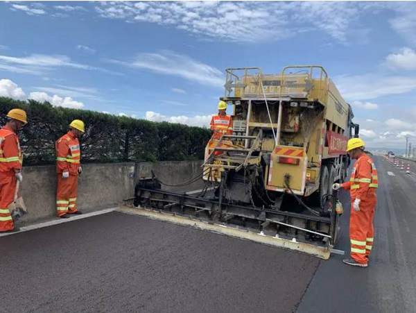 Four major differences between micro-surfacing and slurry seal_3